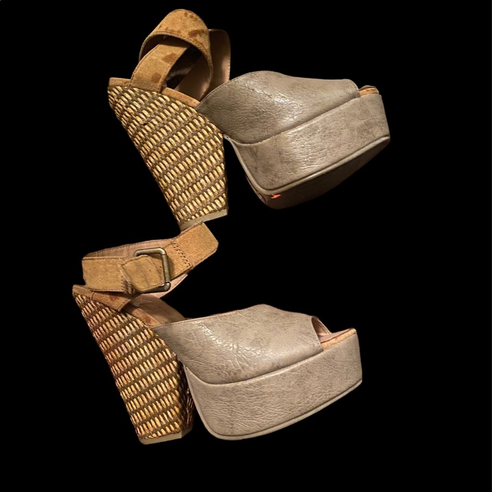Funky clunky platform sandals size 9